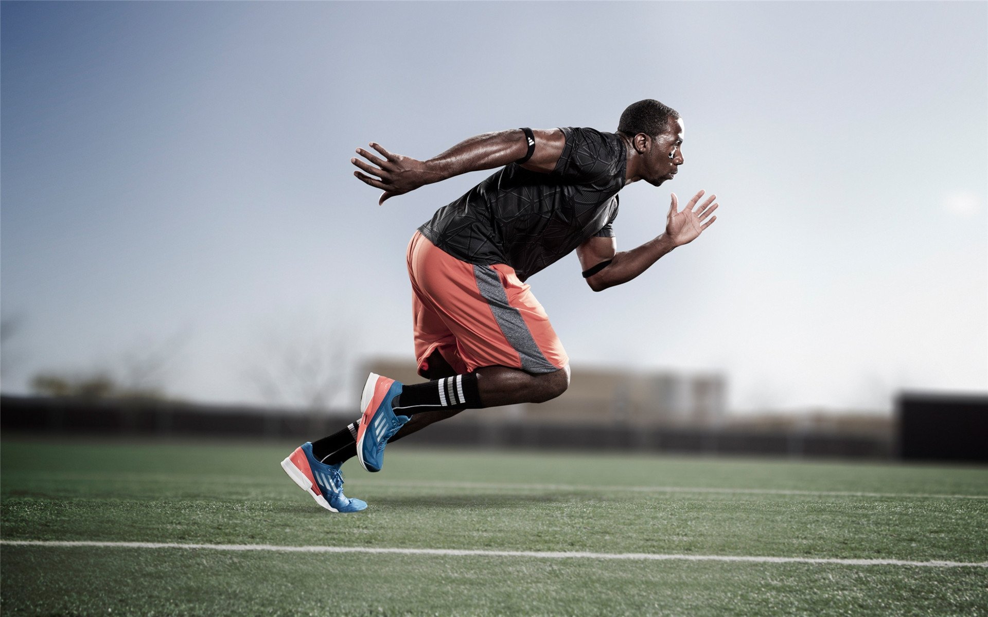 开云体育在线入口-从沙尘到冰雪:WRC面对极端环境的策略